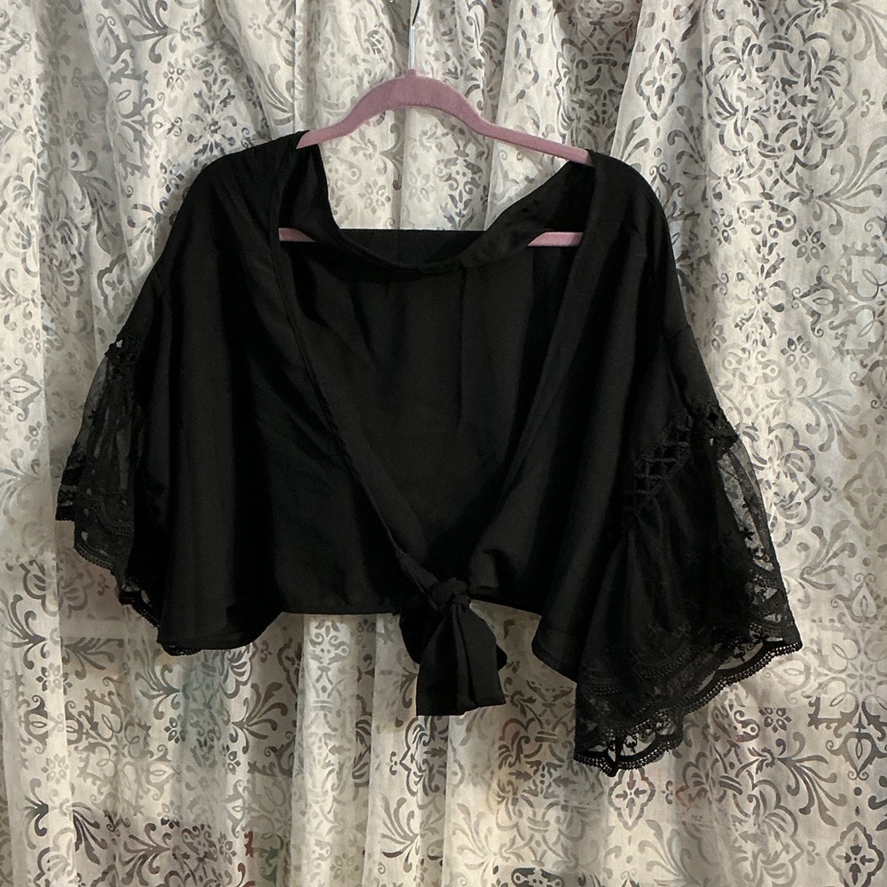 🟤 Black Cropped Bolero Blouse with Lace Sleeves